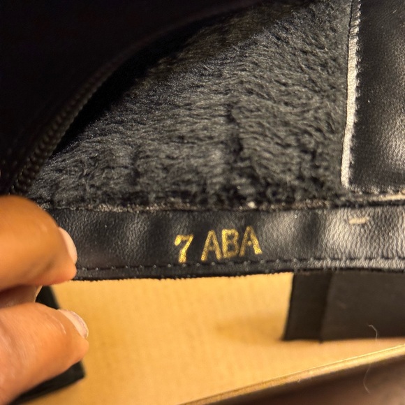 Valdini Boots - sz 7 - $150 - Picture 4 of 5